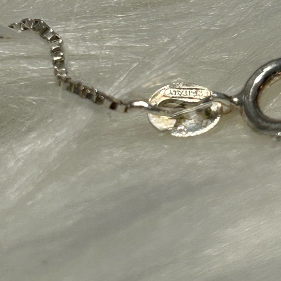 Elegant Silver and Purple Pendant Necklace - Picture 7 of 9